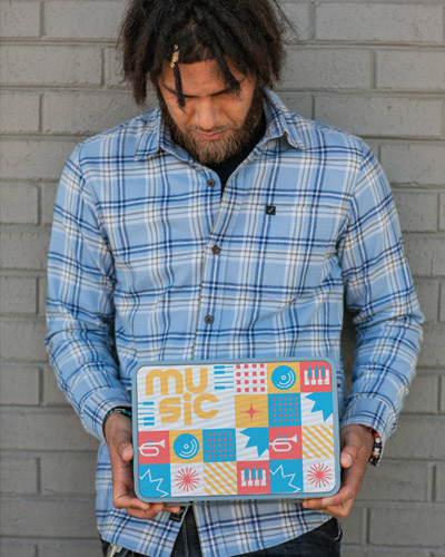 CAIXA DE SOM EM ABS PERSONALIZADA